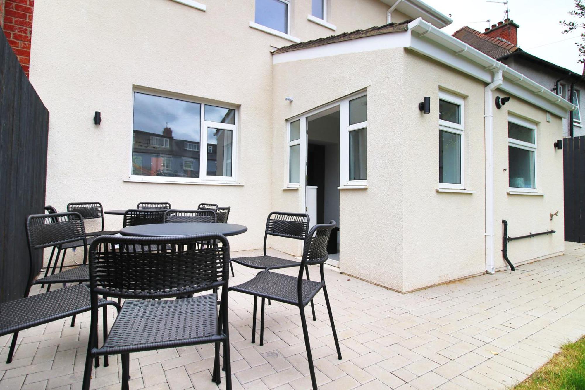 Large 5 Bedroom House - Harlequin Gardens - Parking - Wifi
